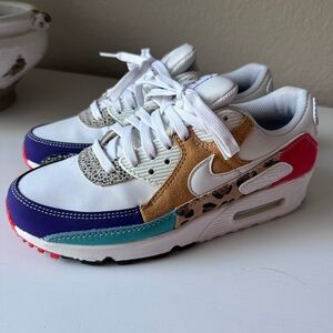 Women’s Nike AirMax SE animal White and Multicolor Sneakers size 8